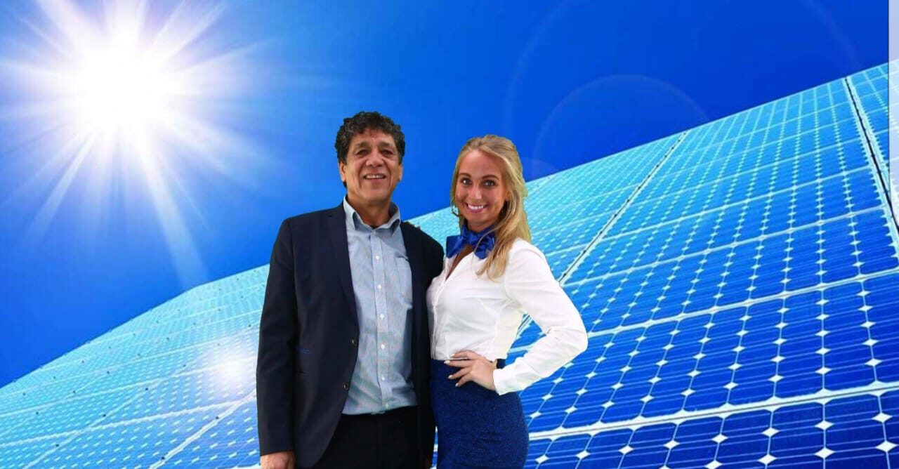 Team van ALM Elektro bij een beeld van zonnepanelen